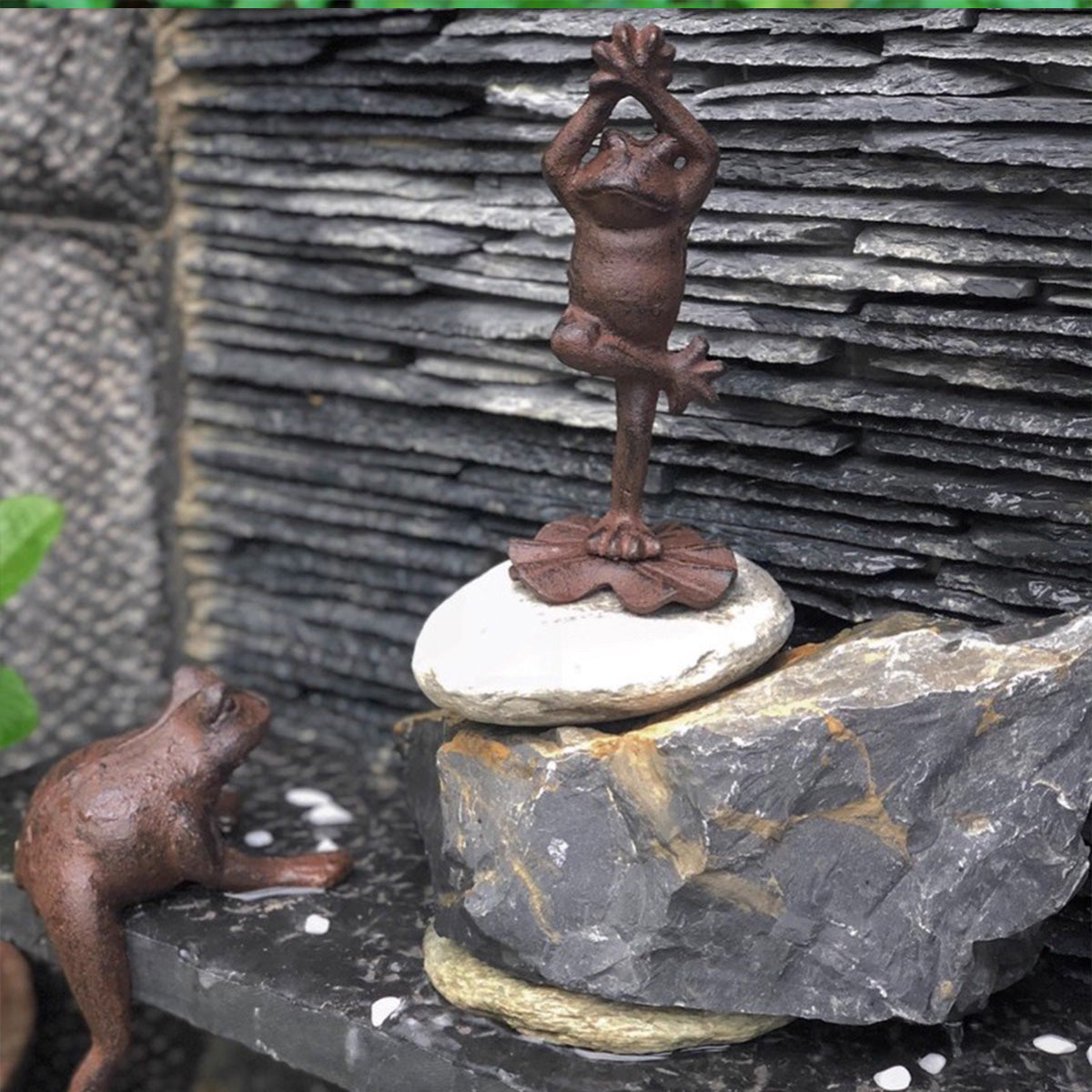 Rustic Cast Iron Yoga Frog Sculpture – Charming Accent Decor for Living Spaces