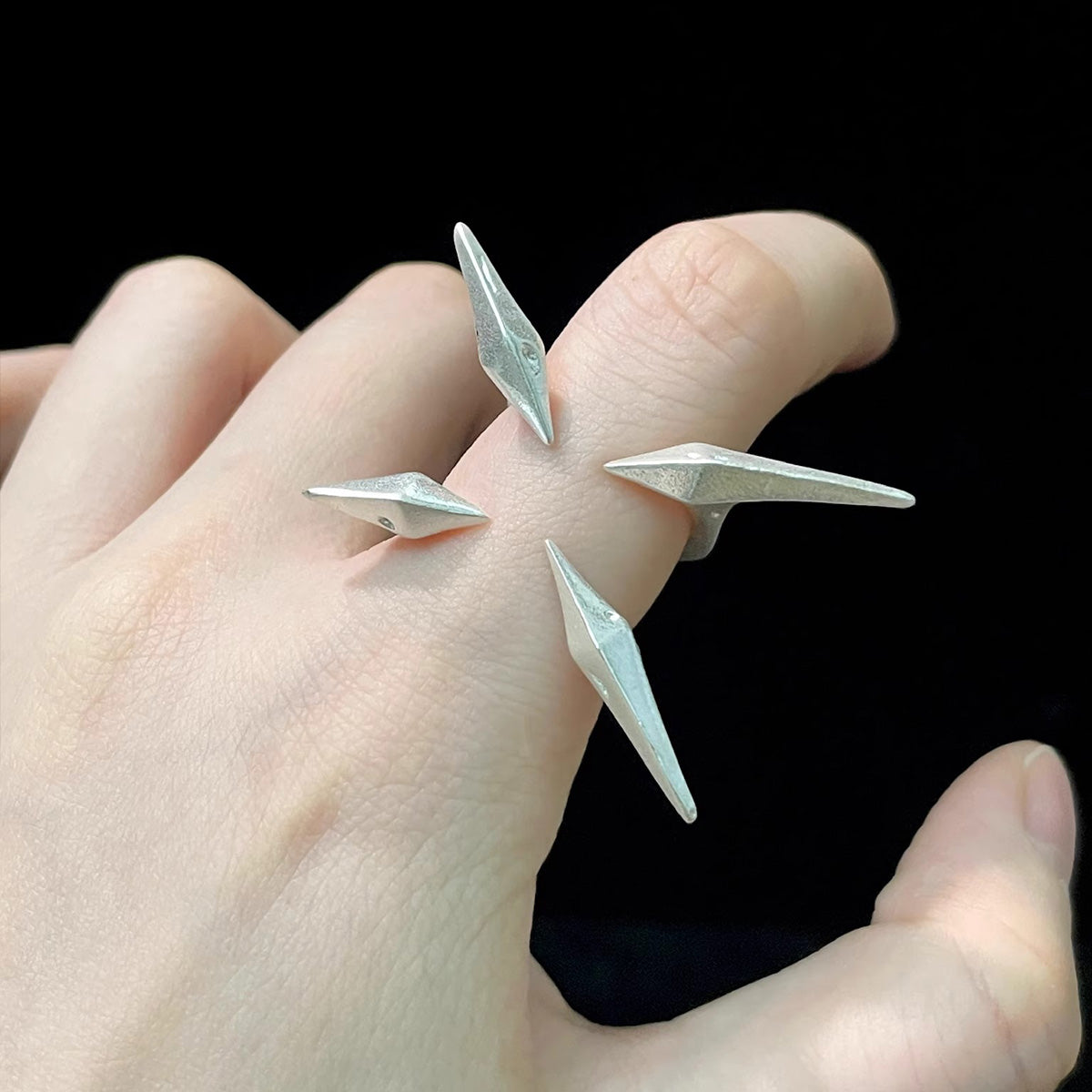 Vintage Dark Avant-garde Ring - Retro Edgy Artistic Jewelry | Unique Avant-garde Band