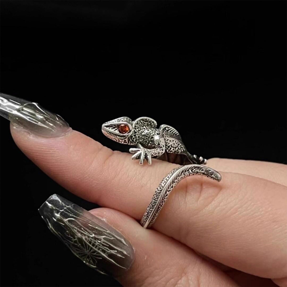 Vintage Withered Leaf Lizard Ring - Retro Forest Camo Jewelry | Unique Reptile Band