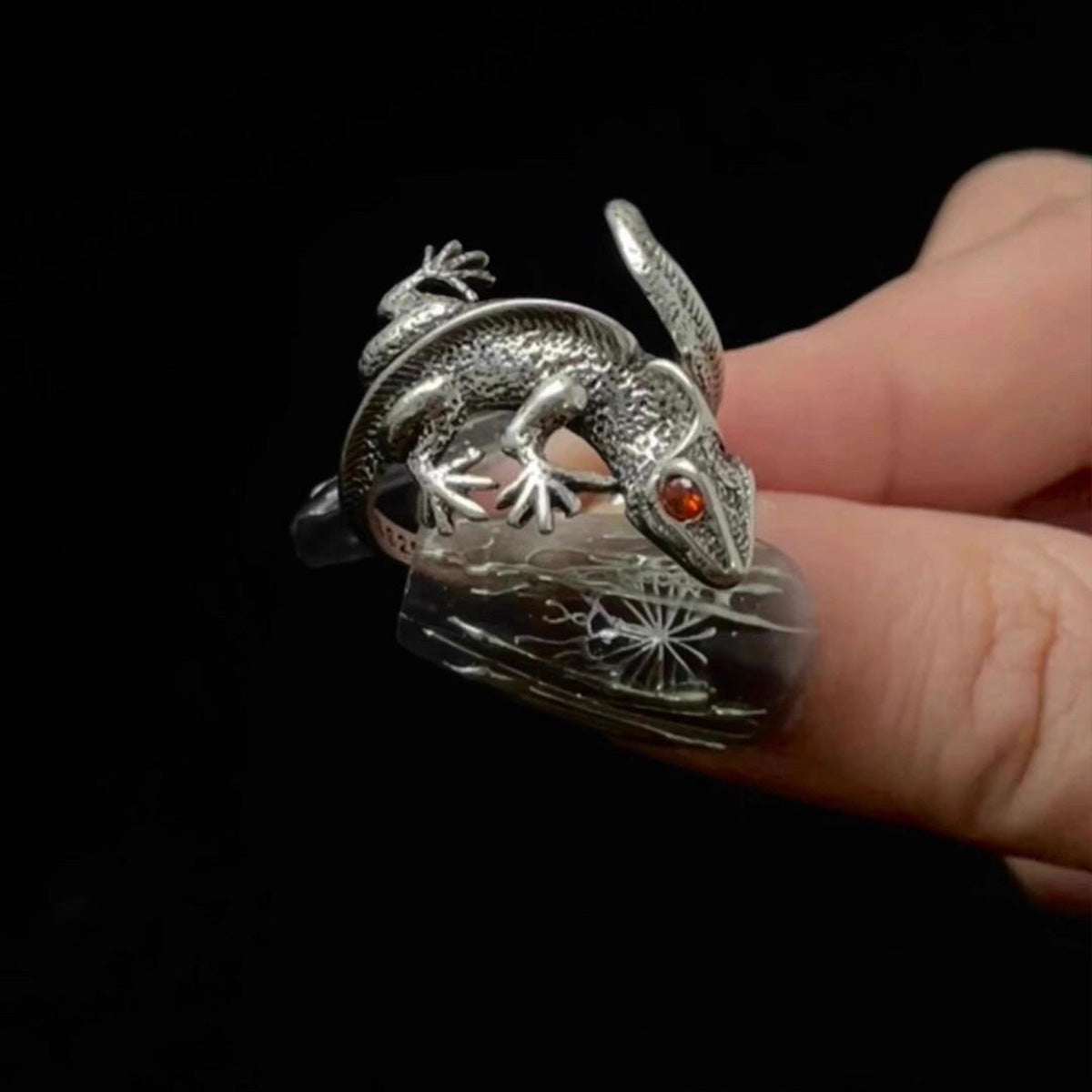 Vintage Withered Leaf Lizard Ring - Retro Forest Camo Jewelry | Unique Reptile Band