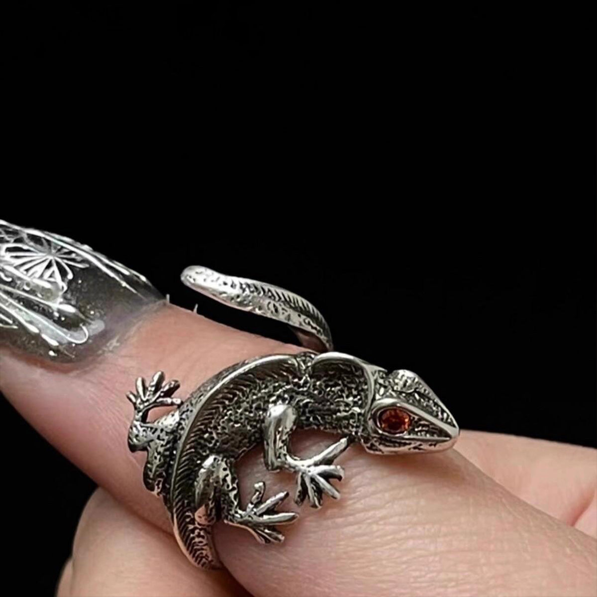Vintage Withered Leaf Lizard Ring - Retro Forest Camo Jewelry | Unique Reptile Band