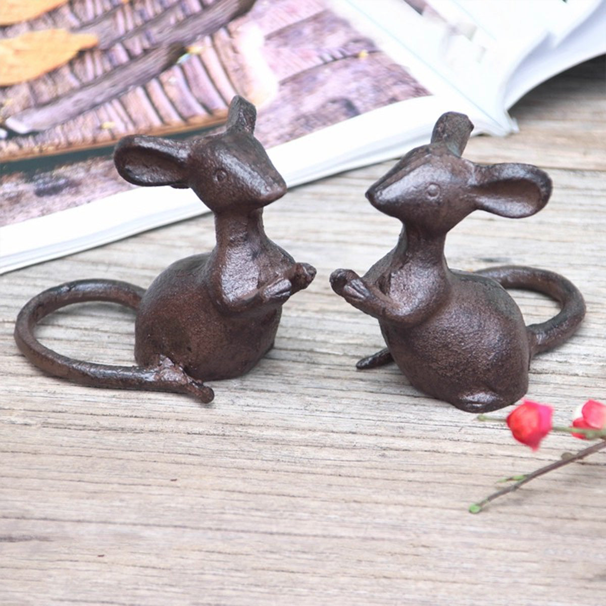 Vintage Cast Iron Kangaroo Desk Ornament – Creative Paperweight & Pen Holder