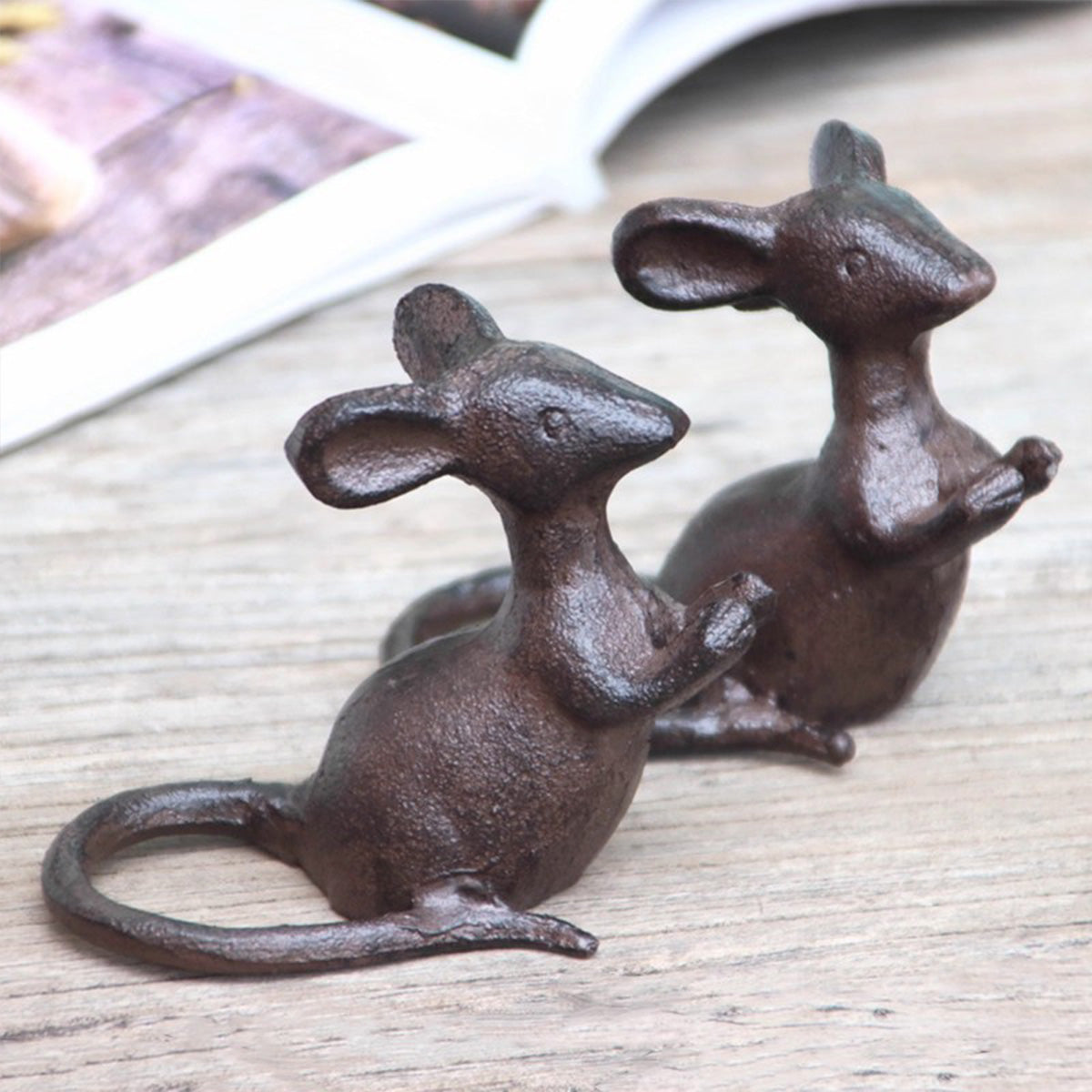 Vintage Cast Iron Kangaroo Desk Ornament – Creative Paperweight & Pen Holder