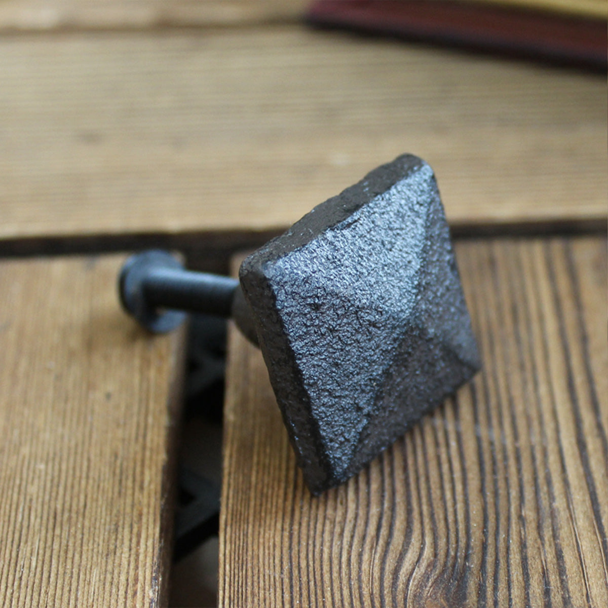 Vintage European Single-Hole Drawer Pull – Retro Cabinet, Wardrobe, Nightstand & Shoe Cabinet Handle