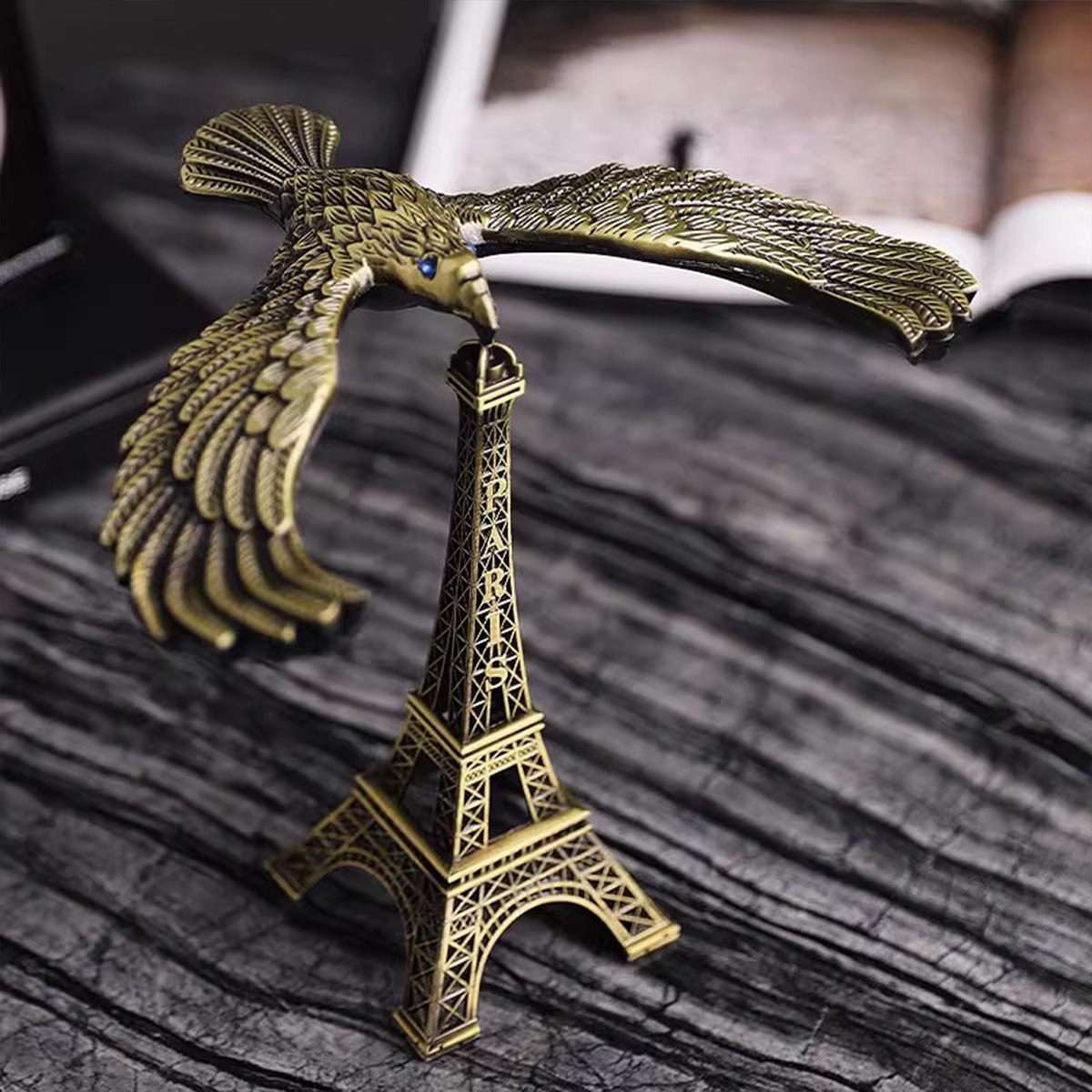 Balancing Eagle Desk Ornament – Gravity-Defying Metal Bird Desktop Decor