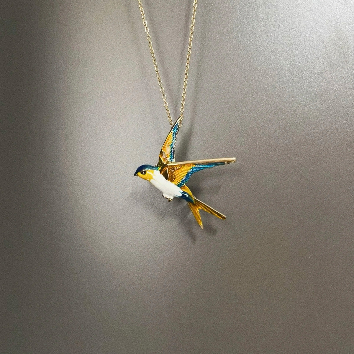 Vintage Spring Flying Swallow Necklace - Retro Elegant Romantic Niche Fashion Accessory for Women