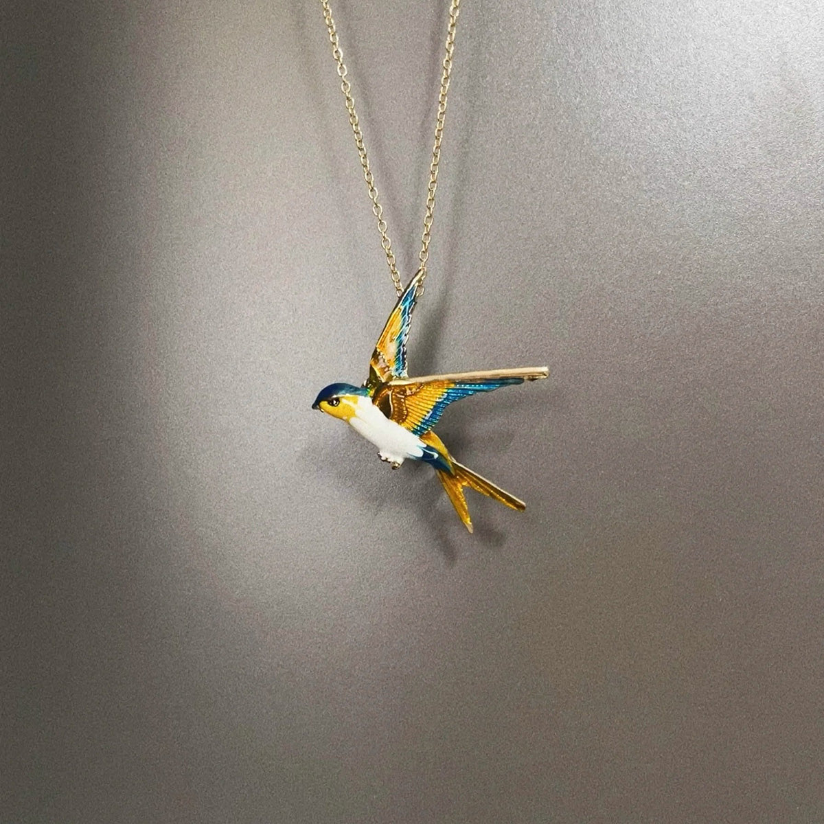 Vintage Spring Flying Swallow Necklace - Retro Elegant Romantic Niche Fashion Accessory for Women