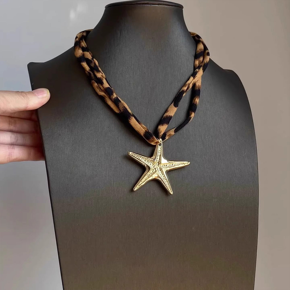 Sweet Goth Gold Star Pendant Leopard Print Necklace - Niche Design Daily Versatile Collarbone Chain