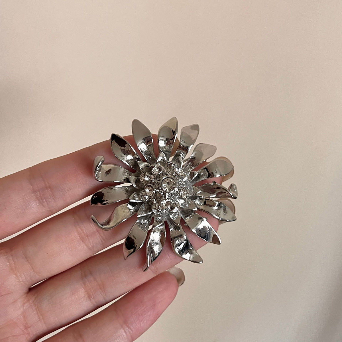 Luxury Sparkle Sunflower Pearl Brooch - Elegant Women's Blazer Pin Fashion Statement Accessory