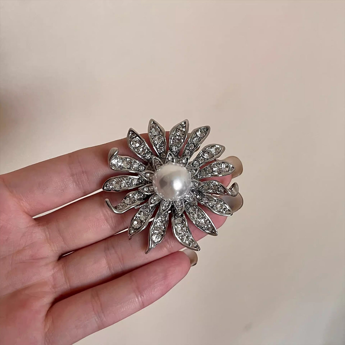 Luxury Sparkle Sunflower Pearl Brooch - Elegant Women's Blazer Pin Fashion Statement Accessory