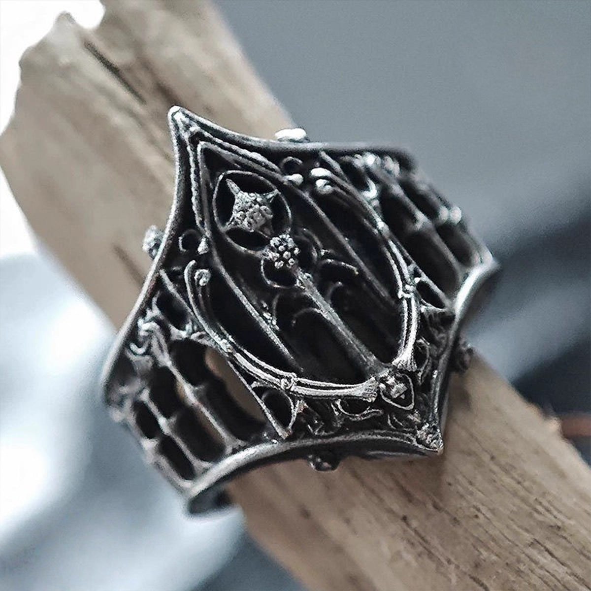 Vintage Gothic Ring - Retro Antique European American Niche Statement Women's Jewelry