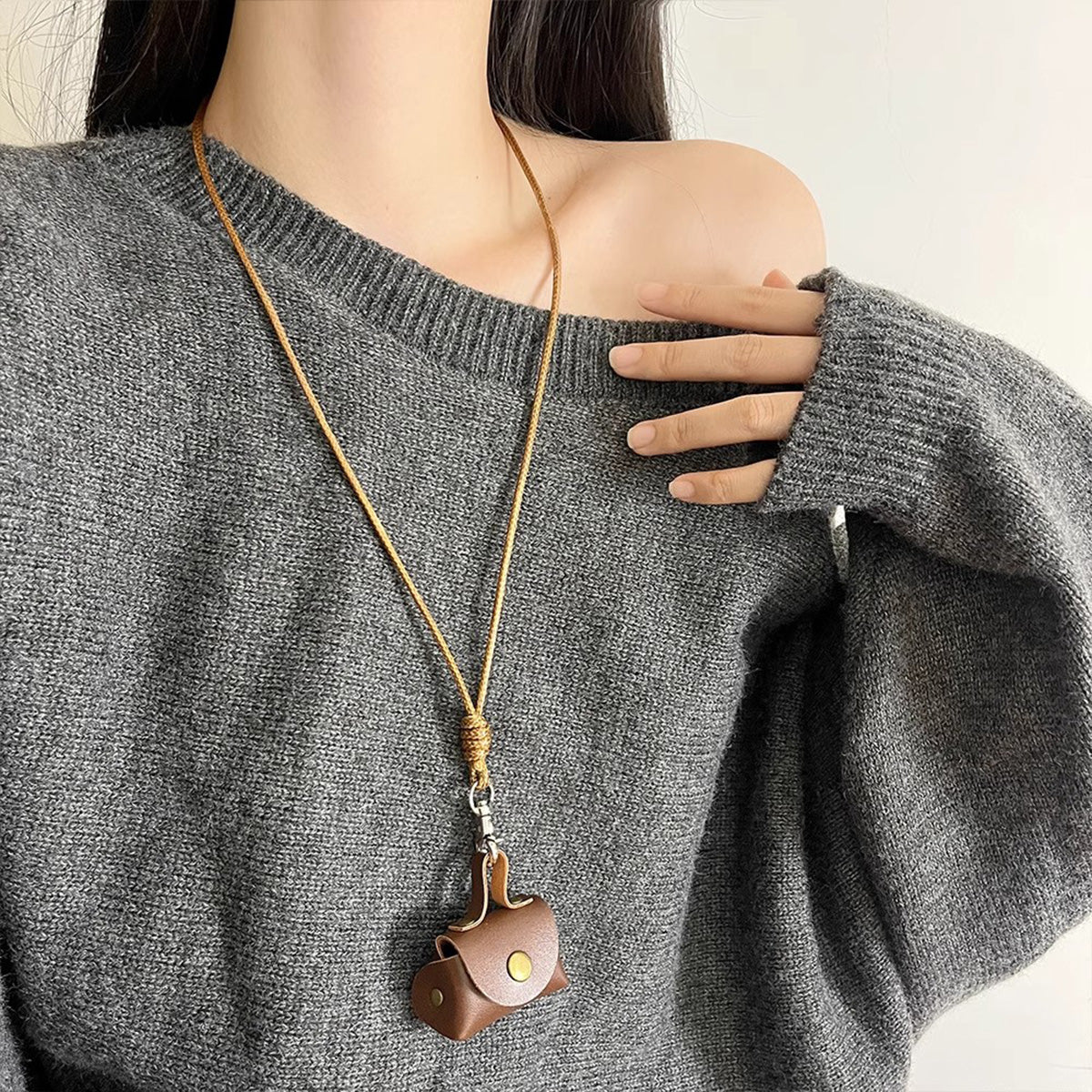Niche Design Retro Cute Leather Wallet Necklace - Long Sweater Chain Headphone Charm for Women