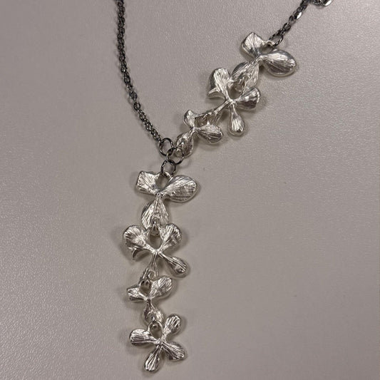 Vintage Retro Silver-Plated Flower Necklace - Niche Elegant Dainty Luxury Statement Jewelry
