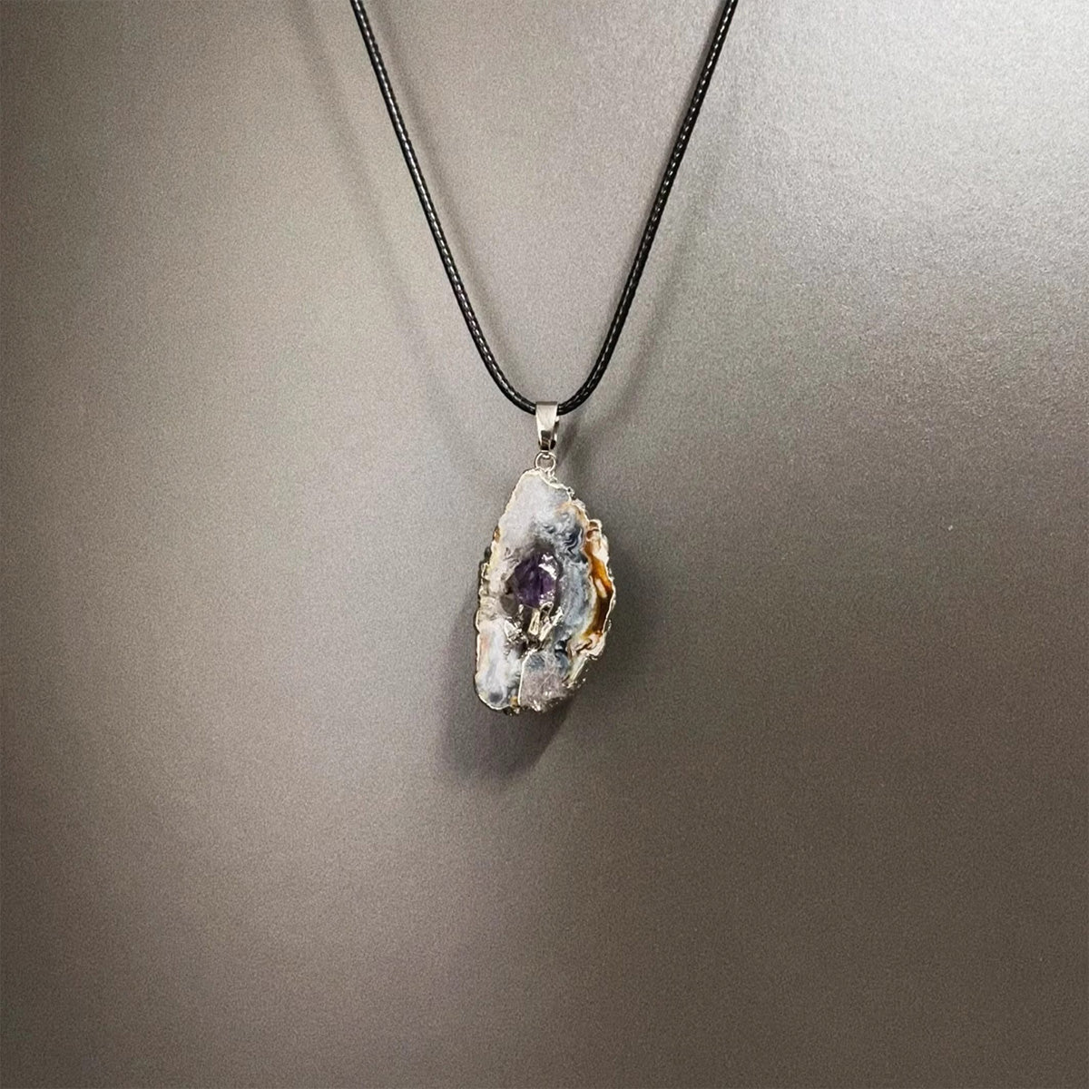 Vintage Retro Galactic Agate Necklace - Niche Luxury Mystic Statement Jewelry for Women