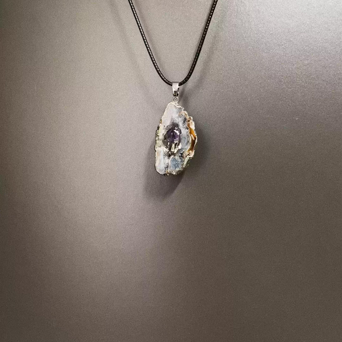 Vintage Retro Galactic Agate Necklace - Niche Luxury Mystic Statement Jewelry for Women