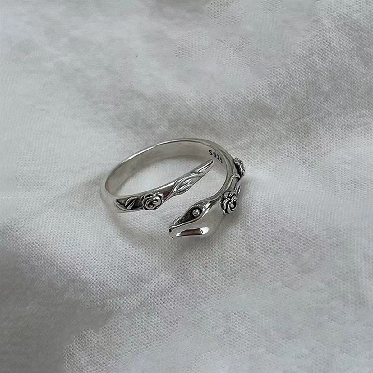 Vintage Snake Ring for Women - Niche Fashion Statement Pinky Ring Retro Versatile Luxury Jewelry