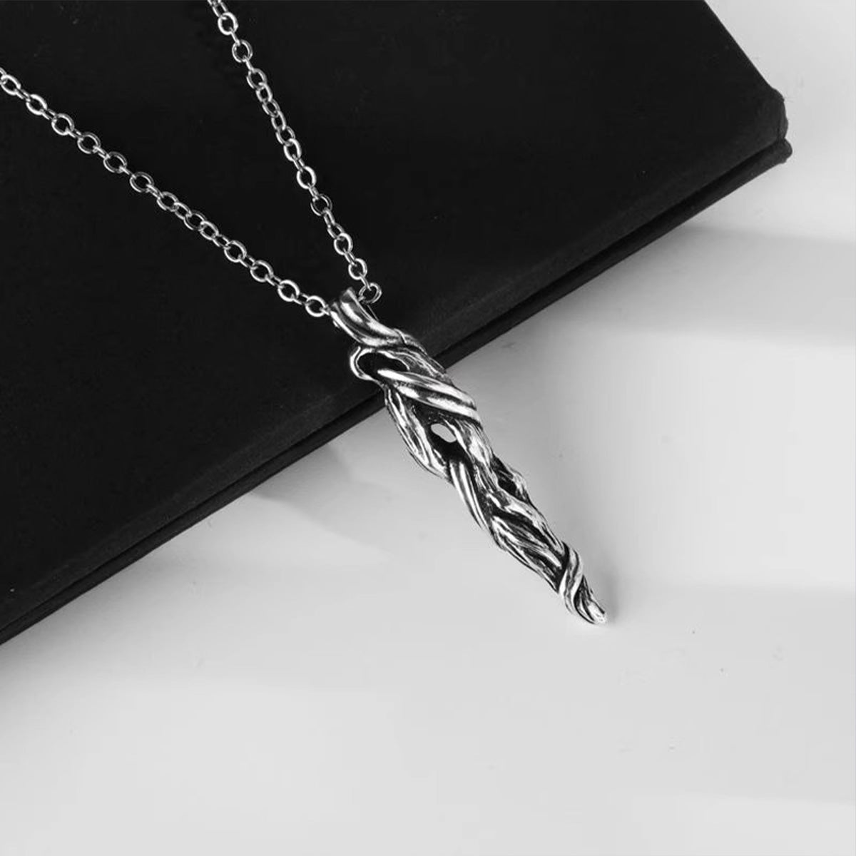 Women's Driftwood Pendant Necklace - Niche Minimalist Dainty Long Collarbone Sweater Chain