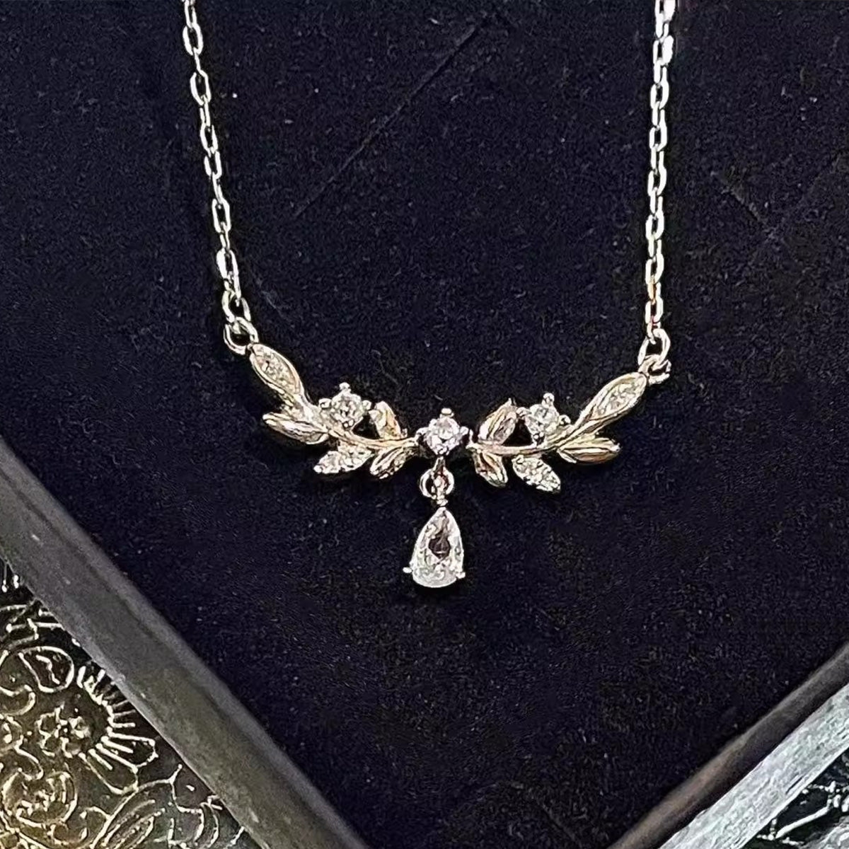 Laurel Goddess Wheat Ear Necklace for Women - Niche Water Drop Pendant, Ideal Birthday Gift for Bestie