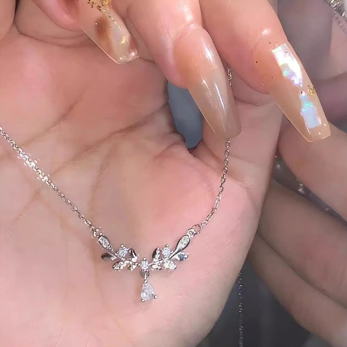 Laurel Goddess Wheat Ear Necklace for Women - Niche Water Drop Pendant, Ideal Birthday Gift for Bestie