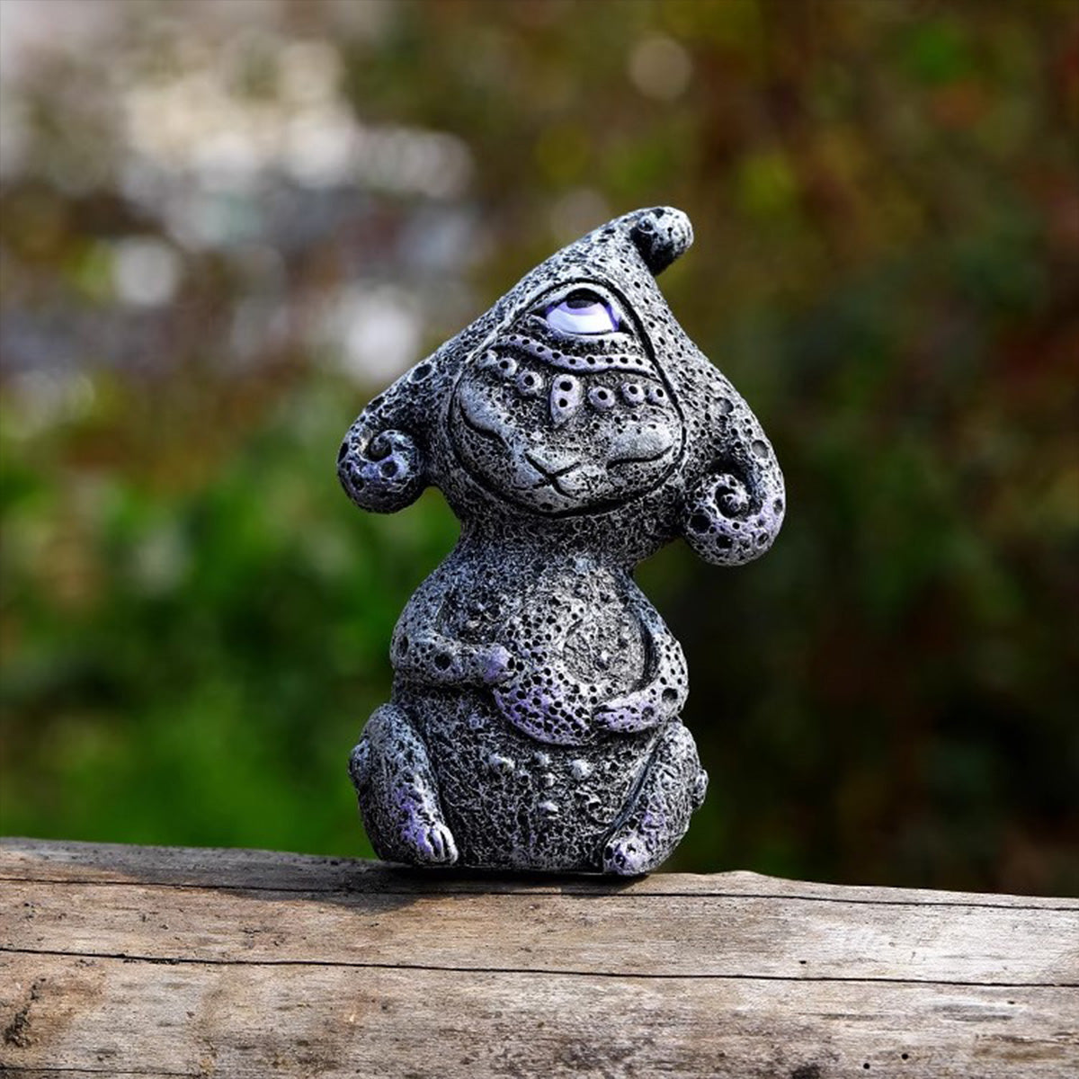 Biopunk Three-Eyed Alien Figurine - Sci-Fi Fantasy Garden Decor | Bedroom Room Ornament