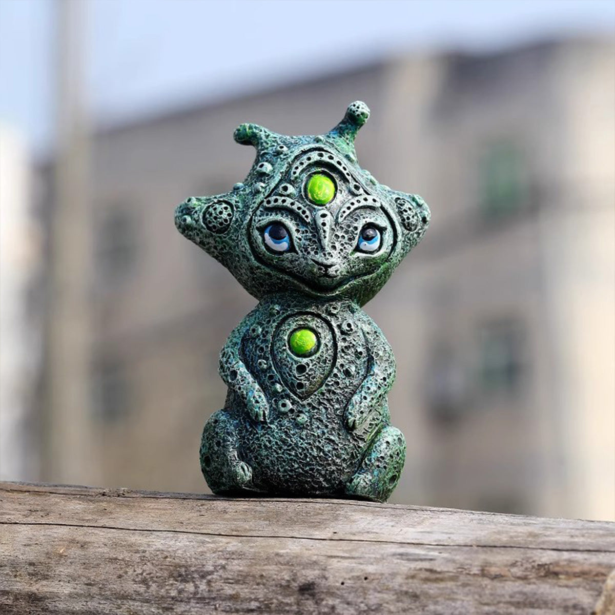 Biopunk Three-Eyed Alien Figurine - Sci-Fi Fantasy Garden Decor | Bedroom Room Ornament