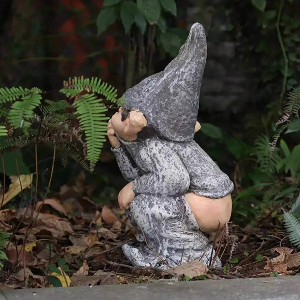 Hilarious Pooping Sculpture - Garden Decor for Outdoor Fun | Creative Patio Ornament