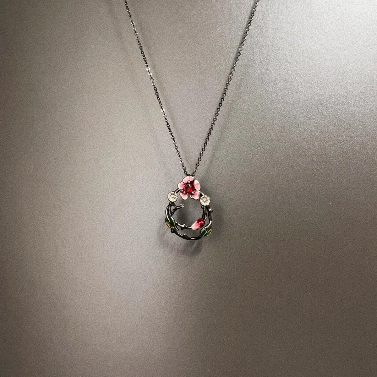 Vintage Nocturnal Rose Necklace - Gothic Dark Romantic Jewelry | Unique Retro Pendant