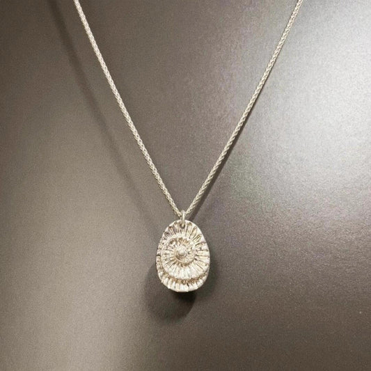 Vintage Snail Fossil Texture Necklace - Paleo-Inspired Retro Natural Jewelry | Unique Pendant