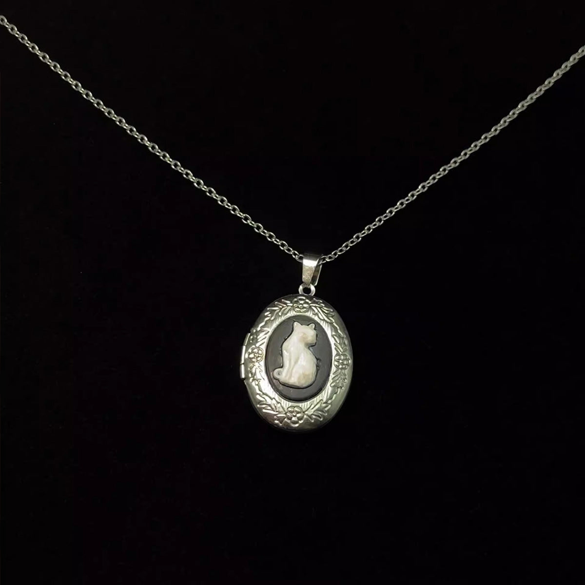 Vintage Mysterious Cat Box Necklace - Retro Fantasy Feline Jewelry | Unique Pendant