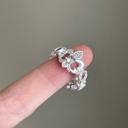 Vintage Iris Alba Love Ring - Retro Romantic White Iris Jewelry | Unique Love Band