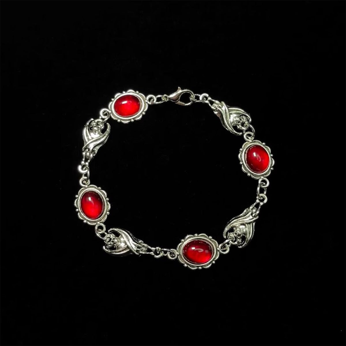 Vintage Blood-Red Bat Bracelet - Retro Gothic Vampire Jewelry | Unique Dark Bangle