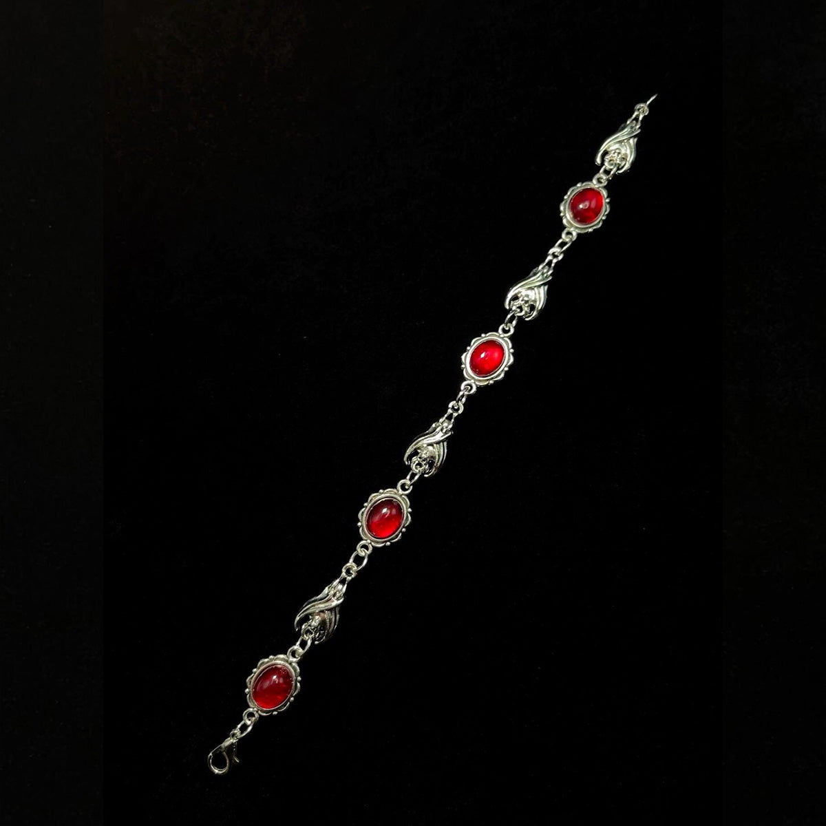 Vintage Blood-Red Bat Bracelet - Retro Gothic Vampire Jewelry | Unique Dark Bangle