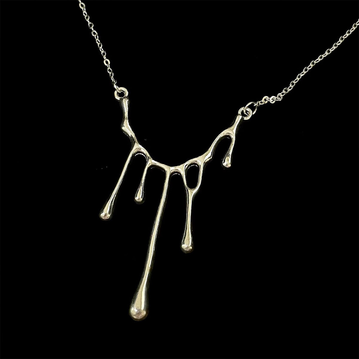 Vintage Blood Drops Necklace - Retro Gothic Vampire Jewelry | Unique Dark Pendant