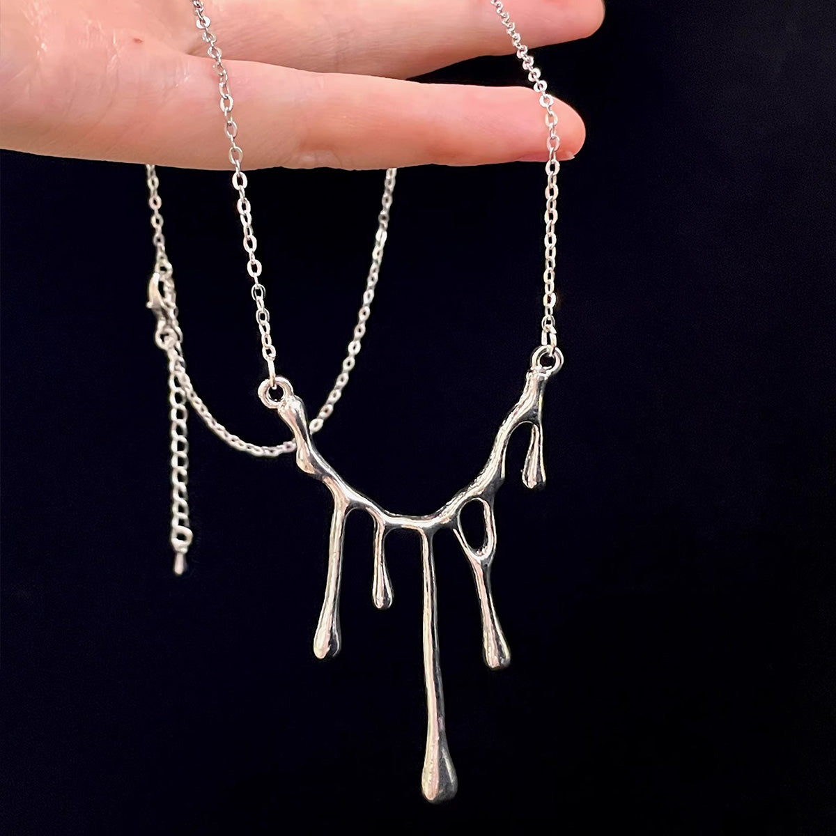 Vintage Blood Drops Necklace - Retro Gothic Vampire Jewelry | Unique Dark Pendant