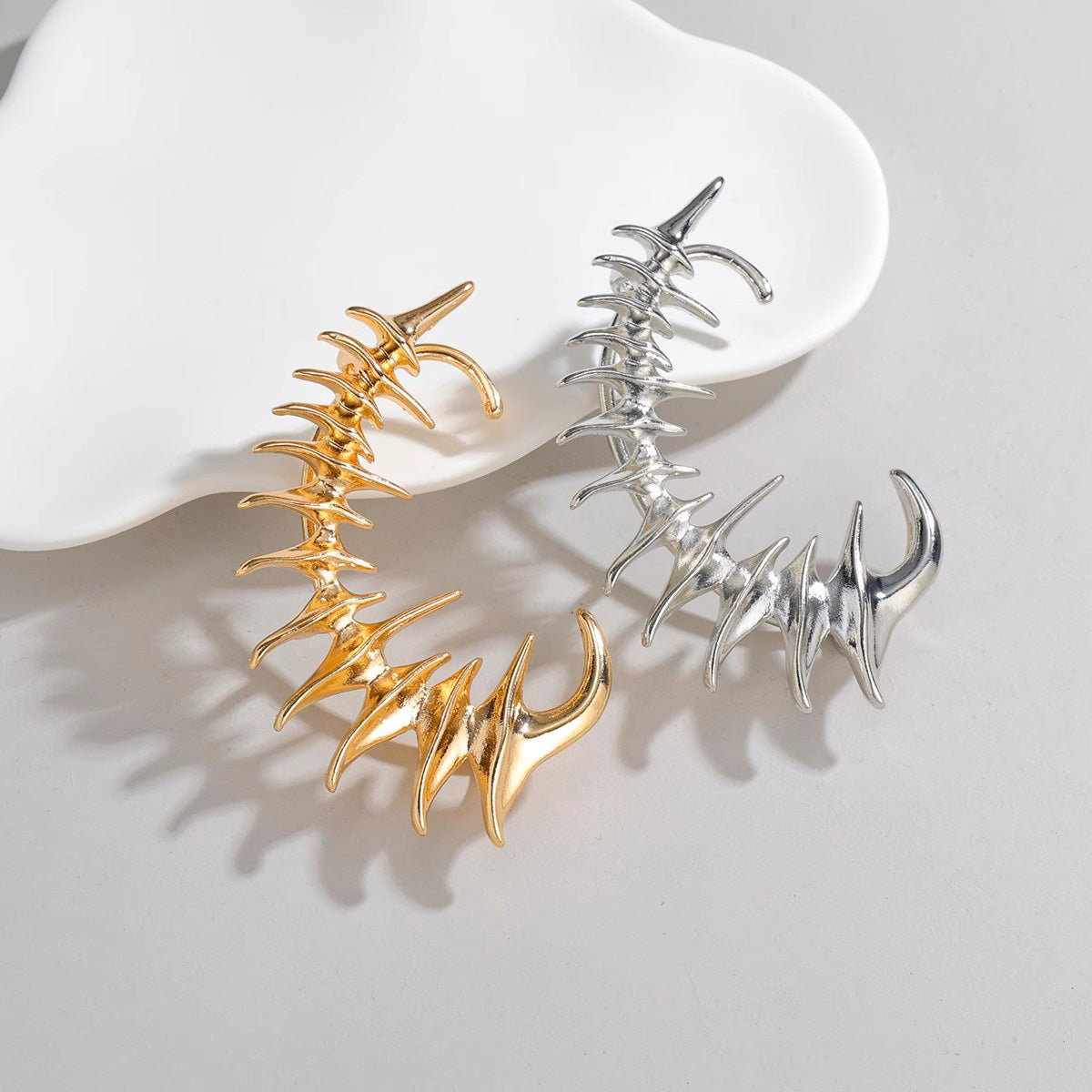 Unique Punk Spine Ear Hangers - Exaggerated Retro No-Piercing Earrings for Women