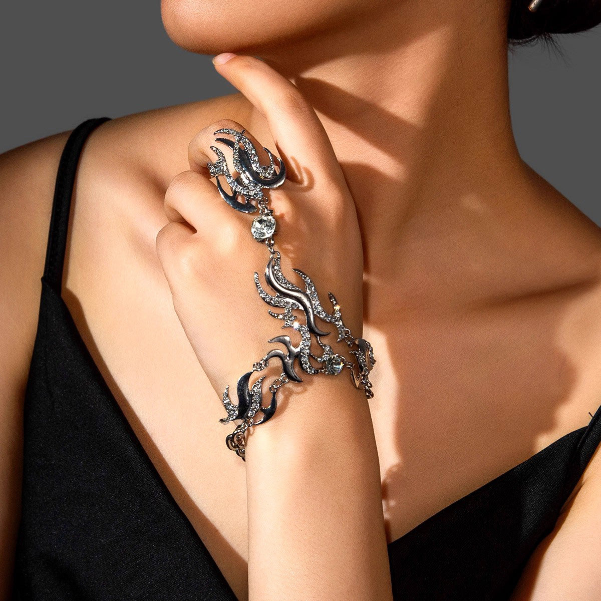 Luxury Minimalist Hand Chain - Delicate Ring-Bracelet Integrated Jewelry for Women | Chic Alloy Accessory