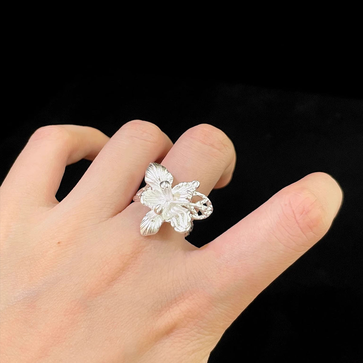Vintage Classical Iris Ring - Retro French Elegant Jewelry | Royal Floral Motif Band