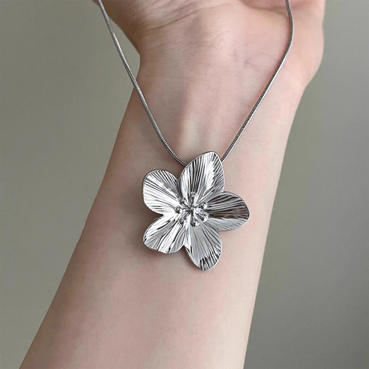 Vintage Titanium Steel Flowers Necklace - Retro Industrial Chic Jewelry | Durable Floral Pendant