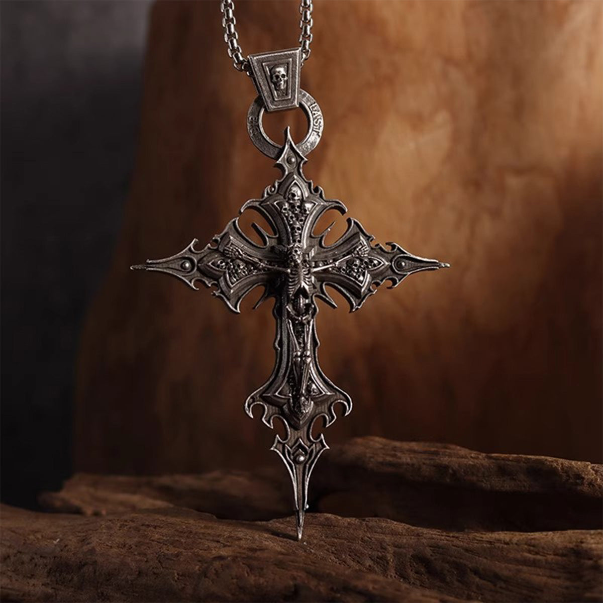 Vintage Skull Cross Necklace - Men's Gothic Punk Dark Accessory | Niche & Luxurious Pendant