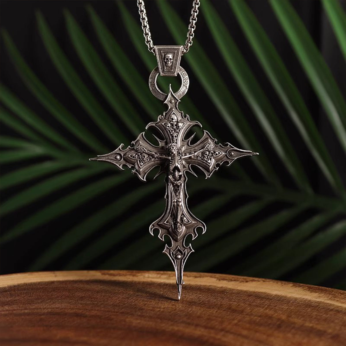 Vintage Skull Cross Necklace - Men's Gothic Punk Dark Accessory | Niche & Luxurious Pendant