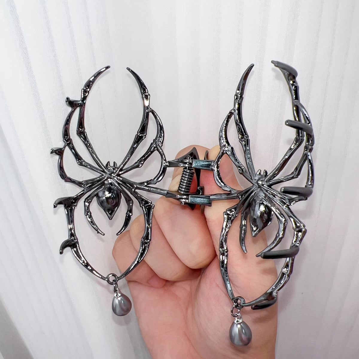 Dark Gothic Spider Hair Claw - Punk Edgy E-girl Accessory | Unique Shark Clip for Ponytail