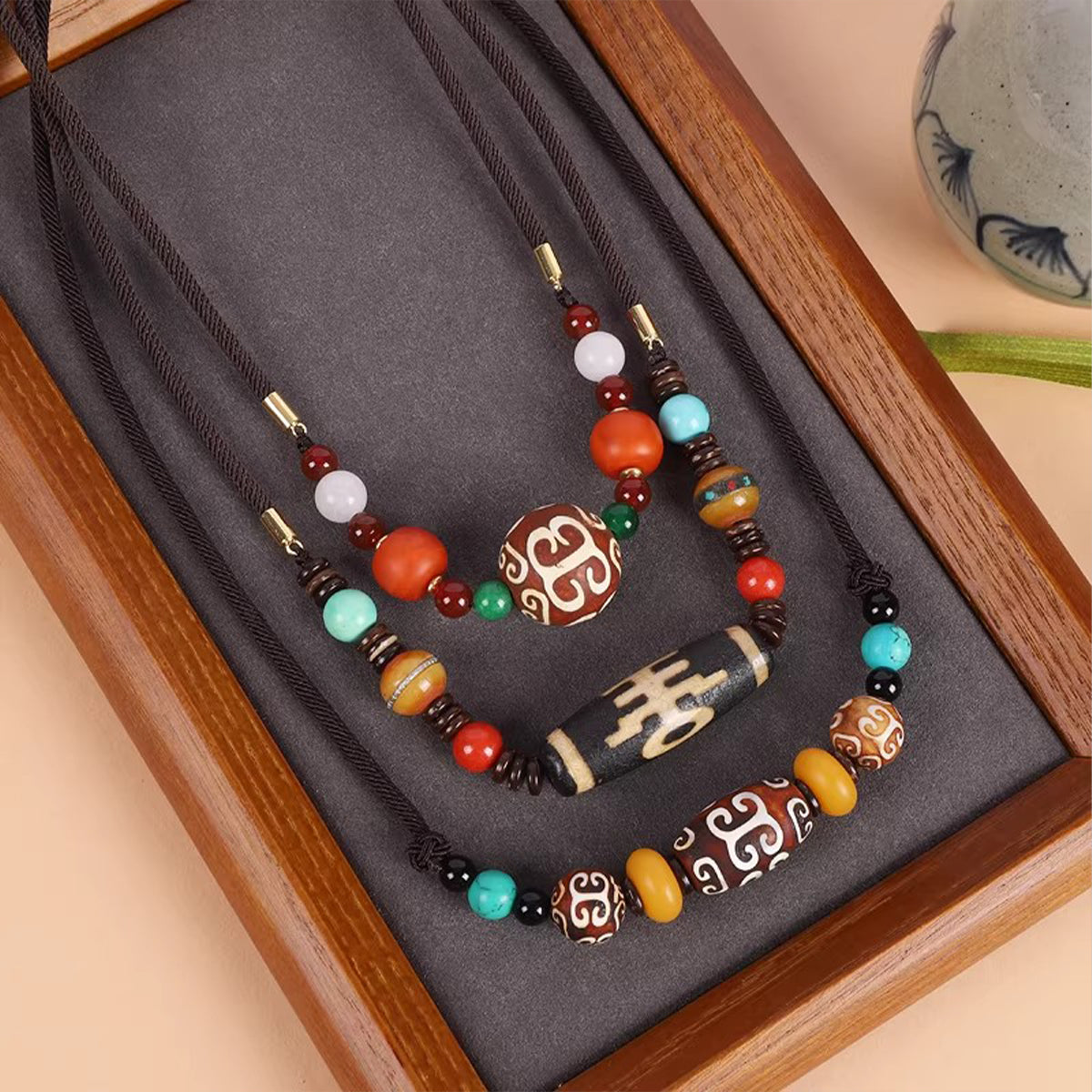 Retro Tibetan Necklace - Agate Amber Pendant Unisex Ethnic Accessory